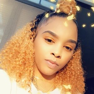 Meet your Posher, Felicity